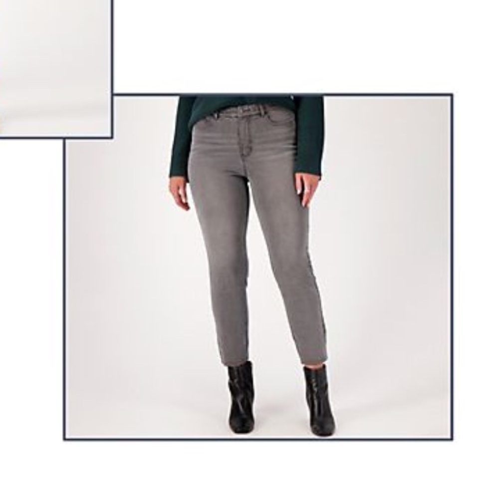 NWOT Girl With Curves Girlfriend Jeans Gray Wash-12 Tall
Frayed hem